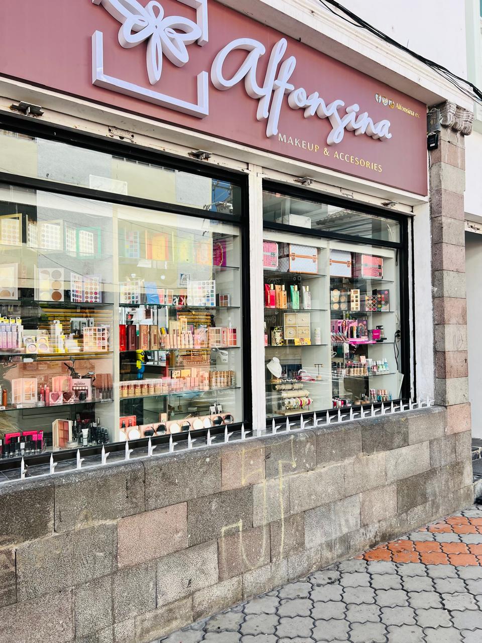 Alfonsina Makeup & Accesories