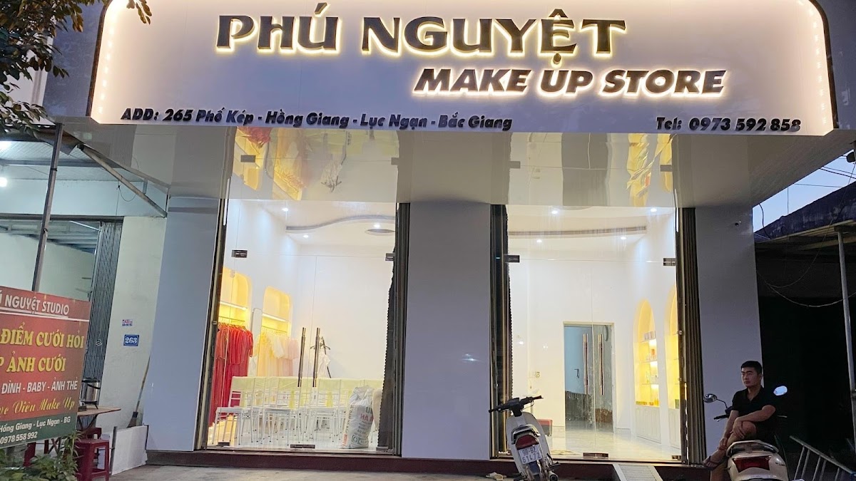 Phu Nguyet Makeup Store