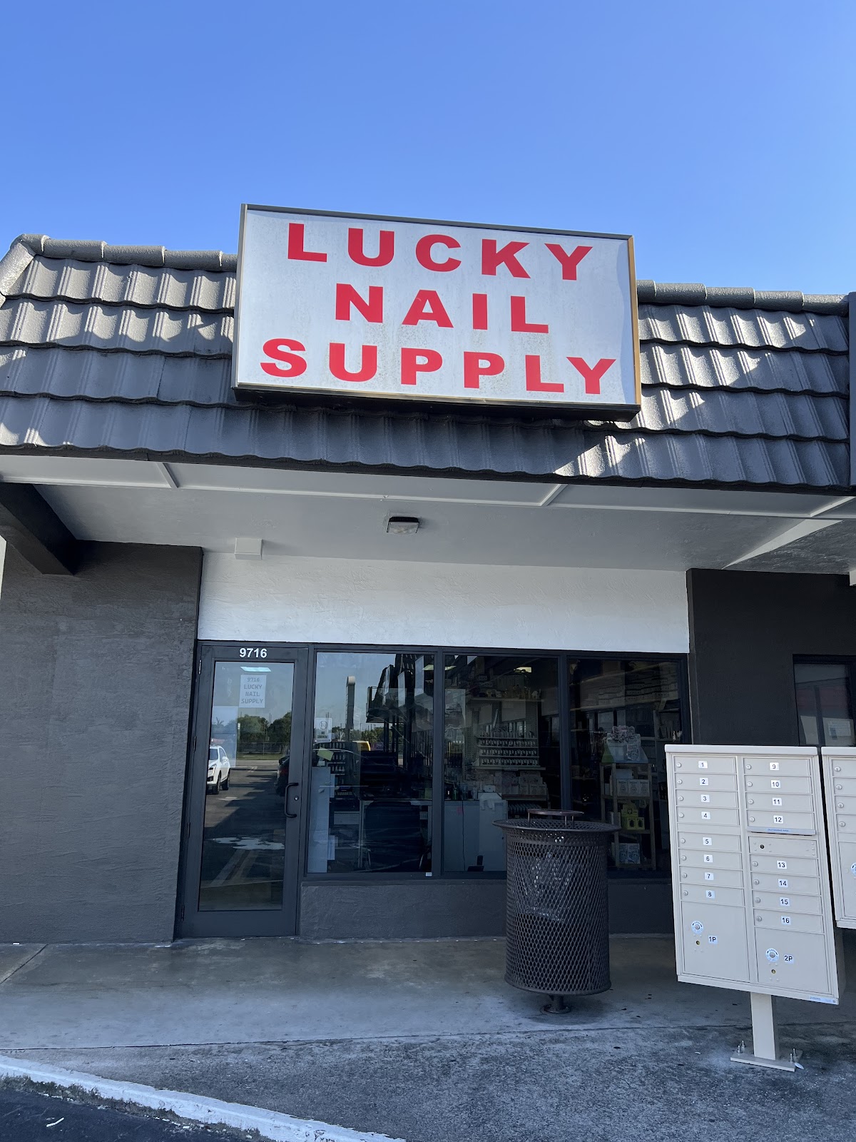Lucky Nail Supply