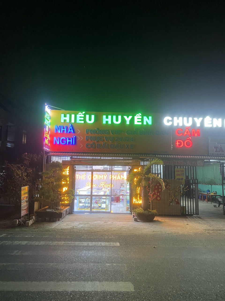 The Gioi My Pham Ngoc Huyen