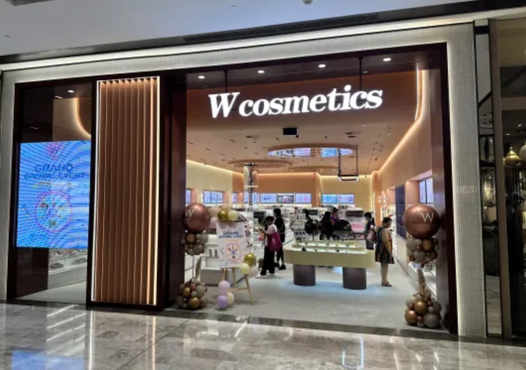 W Cosmetics Carousel