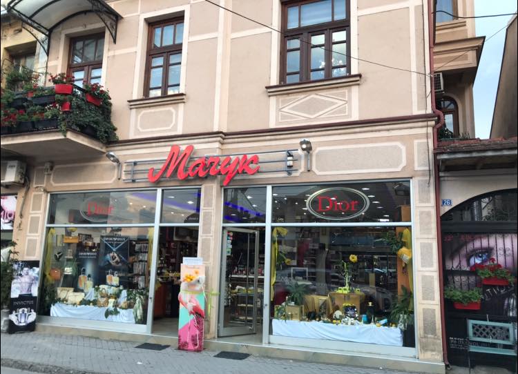 Macuk Makeup Cosmetics and perfumes shop