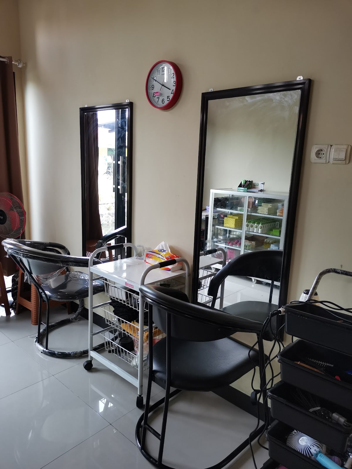 Lestari Kosmetik & Salon