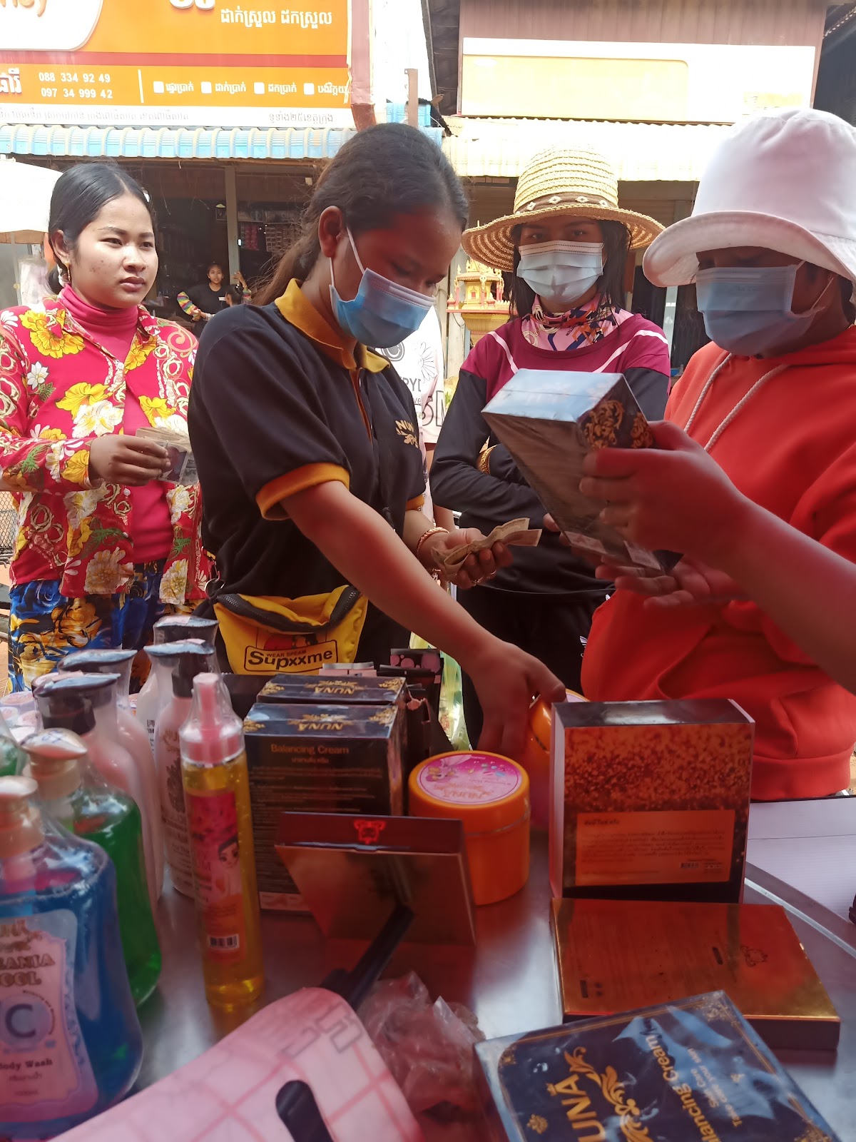 Phari Lok Kroeung Kro-ob Nuna Krop Prabet