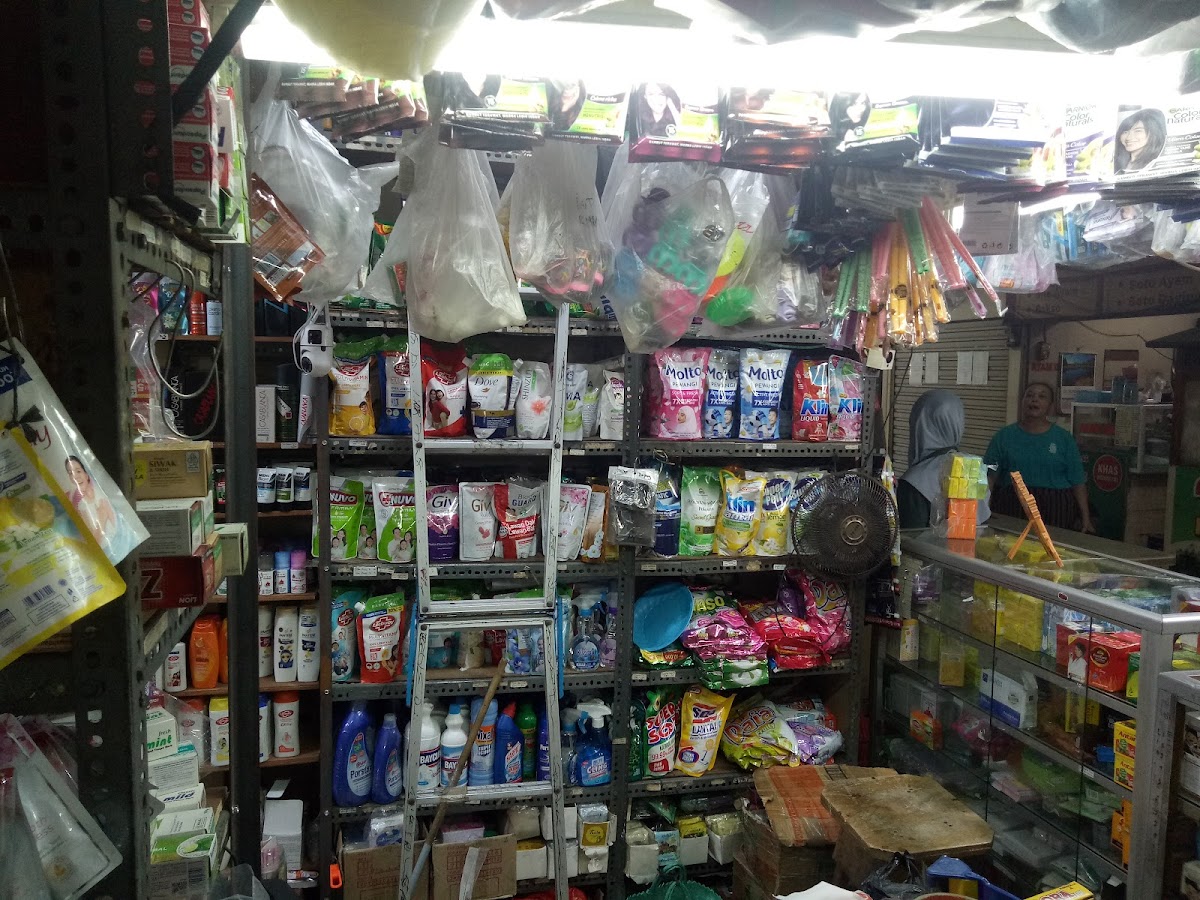 Toko Kosmetik Tiga Saudara