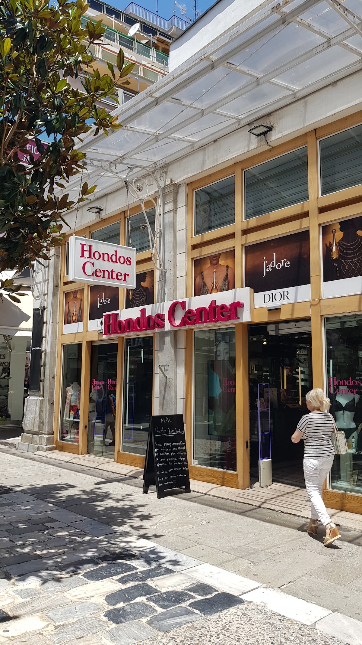 Hondos Center