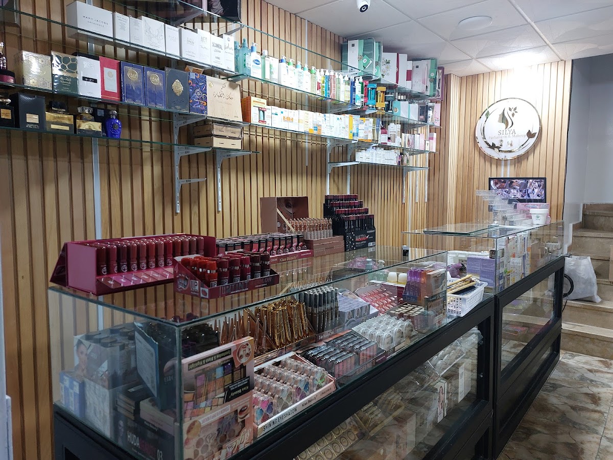 SILYA Parfumerie & Makeup et bloom_nails_mazagn
