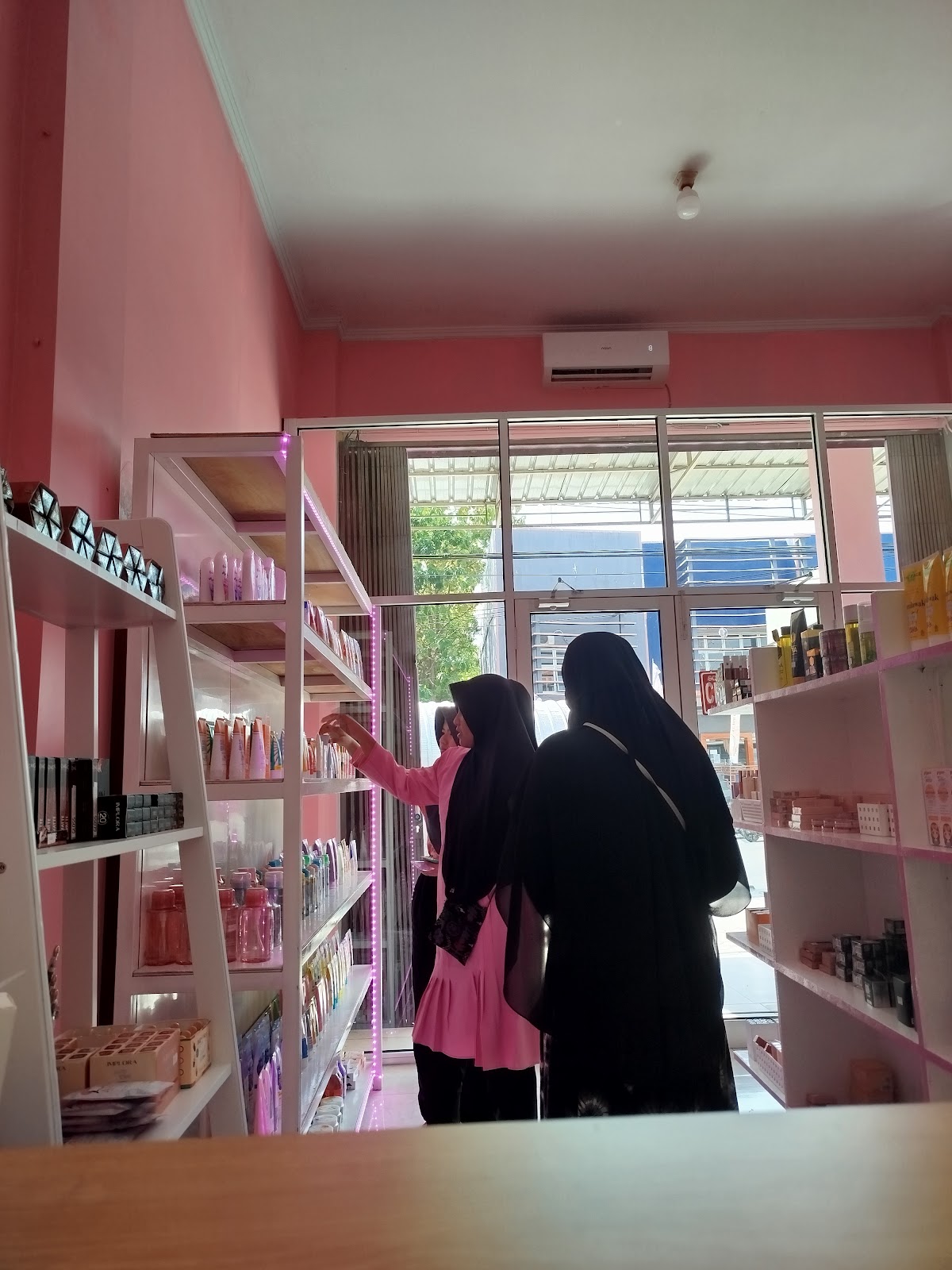 Toko Kosmetik Estra Beauty