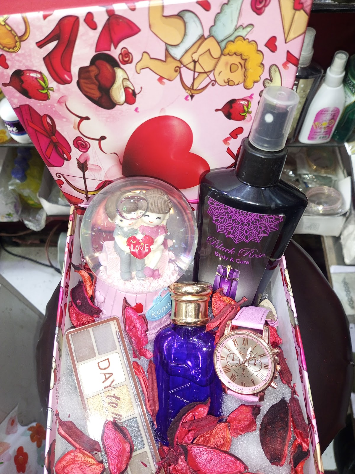 Aws for Perfumes and Makeup