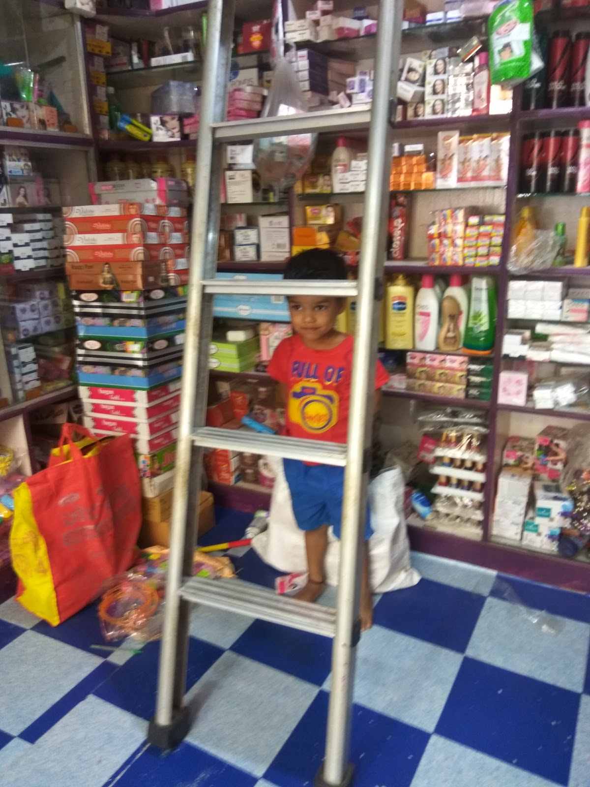 Raju Shingar Store