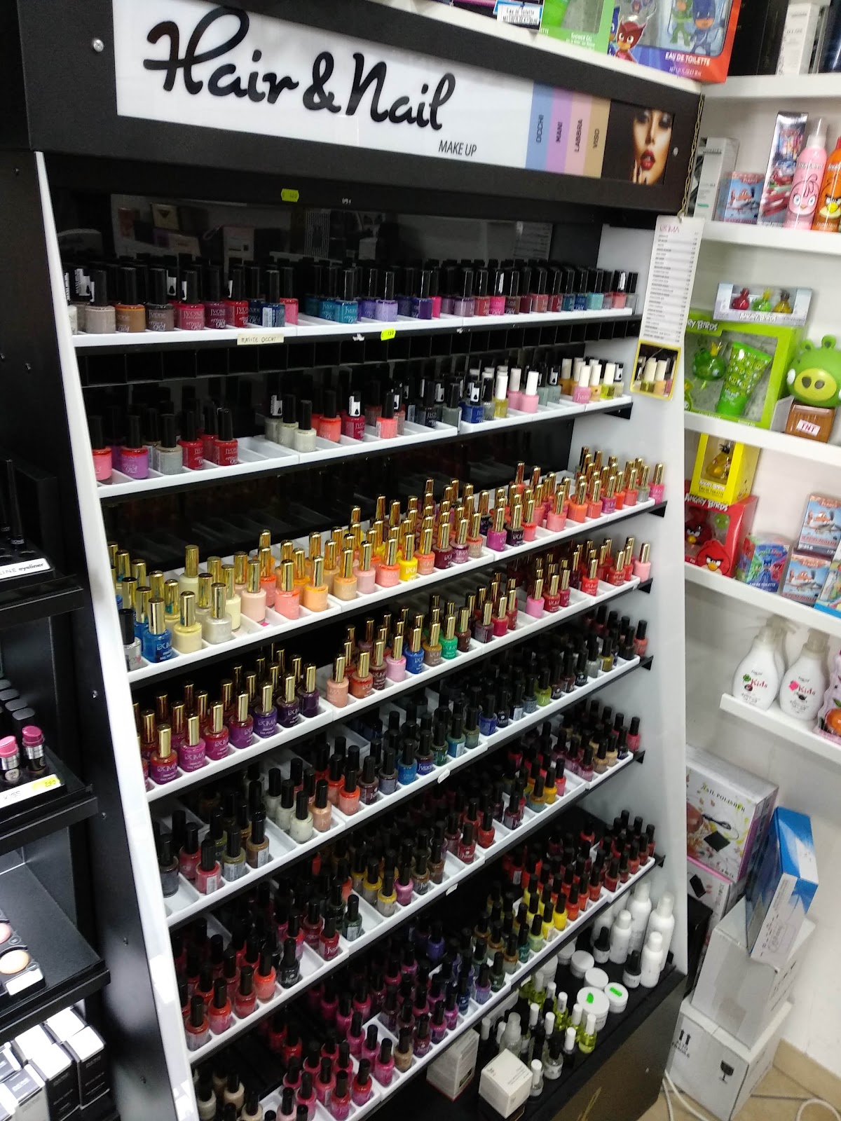 Hair & Nail FORNITURE per Parrucchieri Ed Estetiste Profumeria