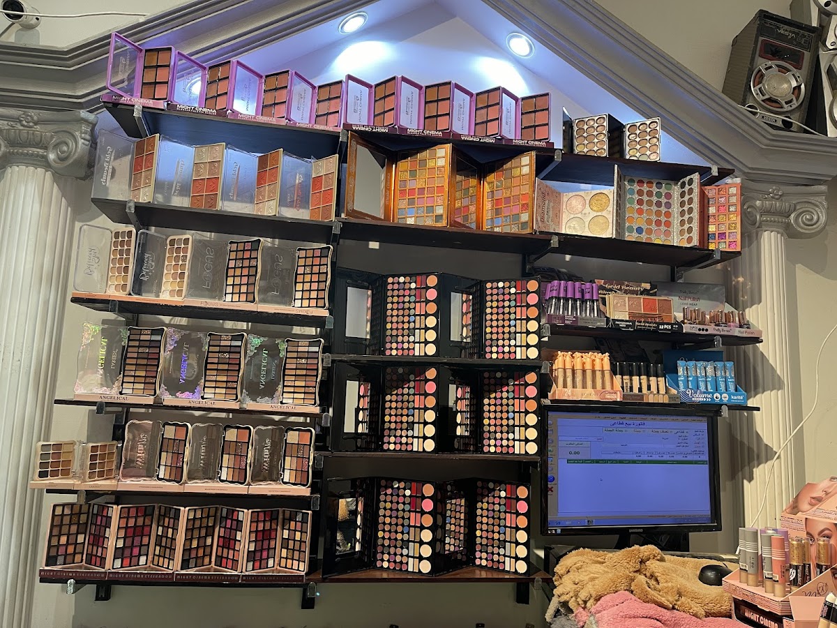 Pretty Makeup Store