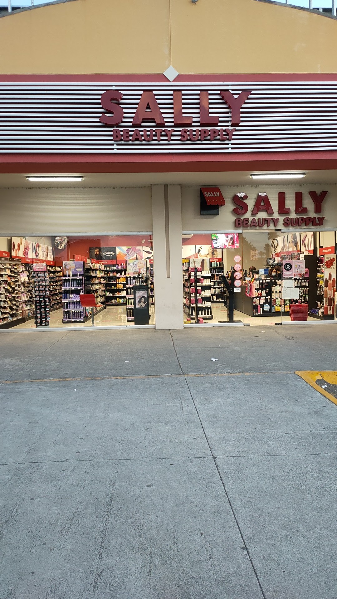 Sally Nuevo Laredo