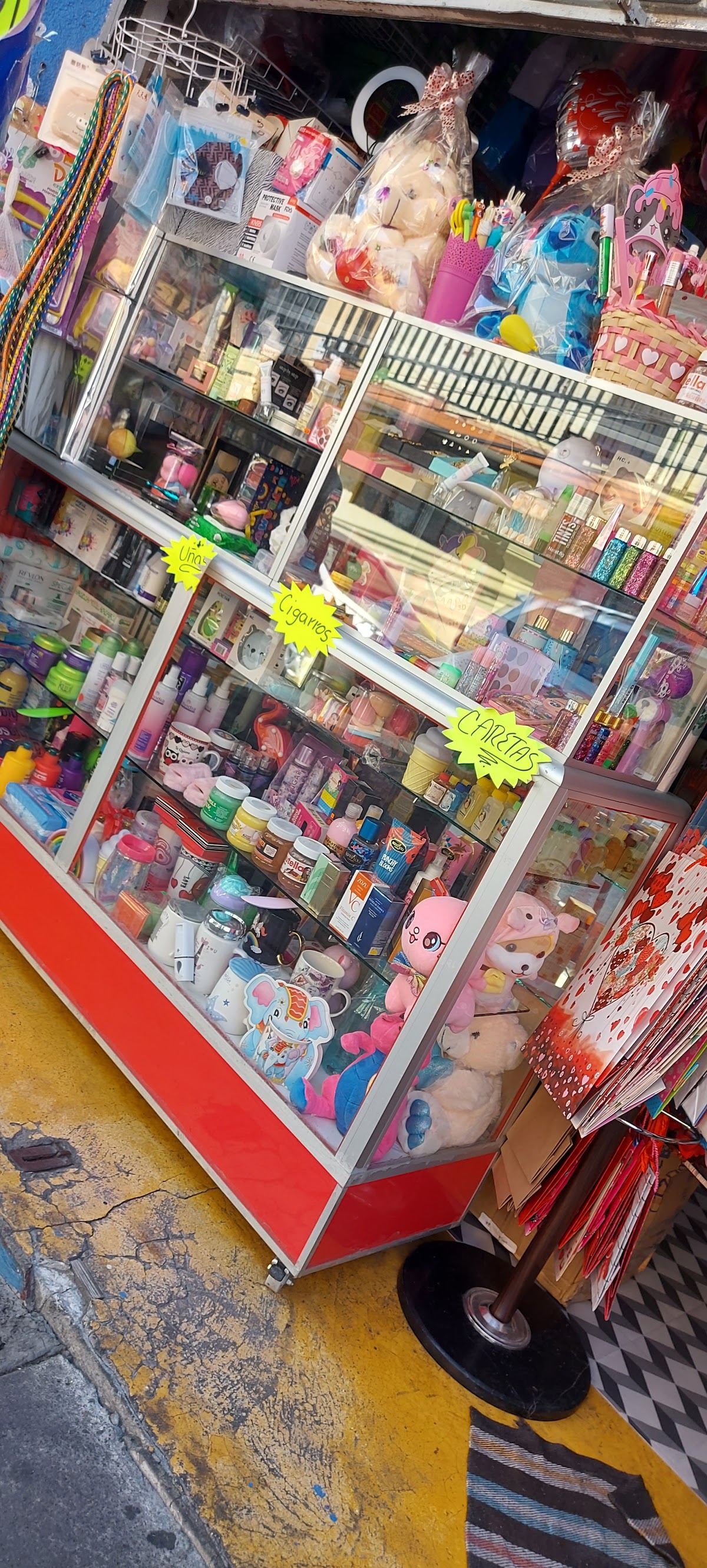 REGALOS -Cosmeticos y Novedades BRIERI-