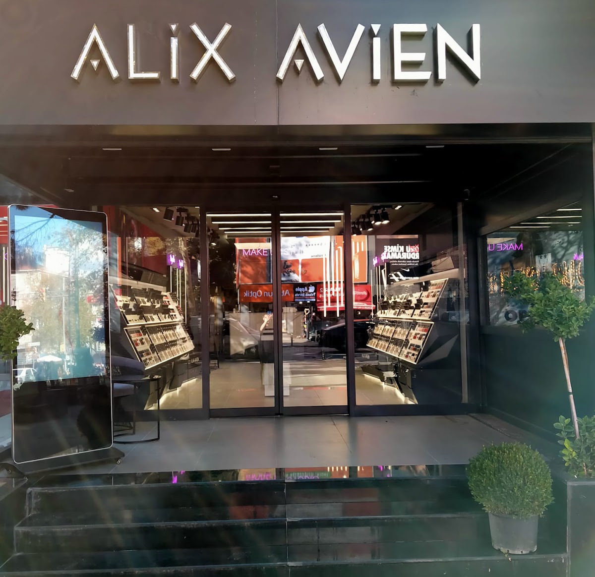 Alix Avien Bagdat Caddesi