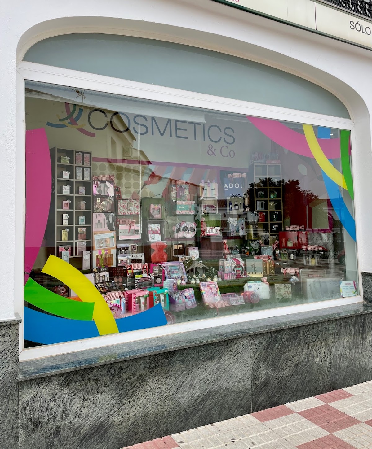 Cosmetics & Co