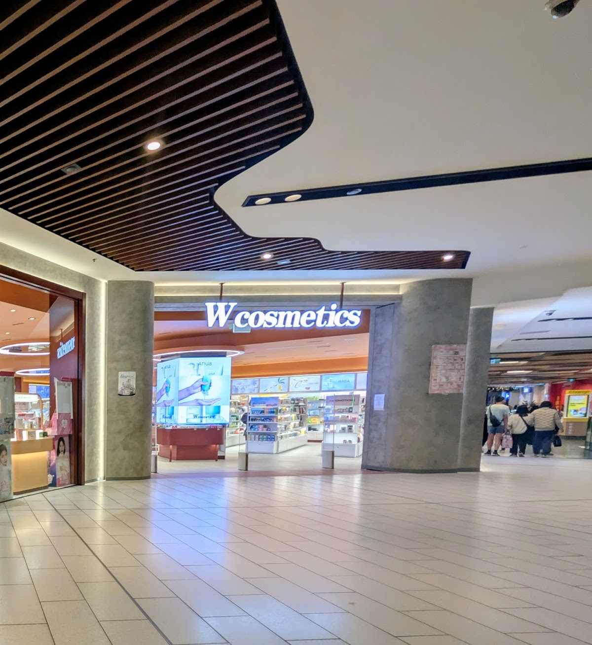 W Cosmetics Highpoint