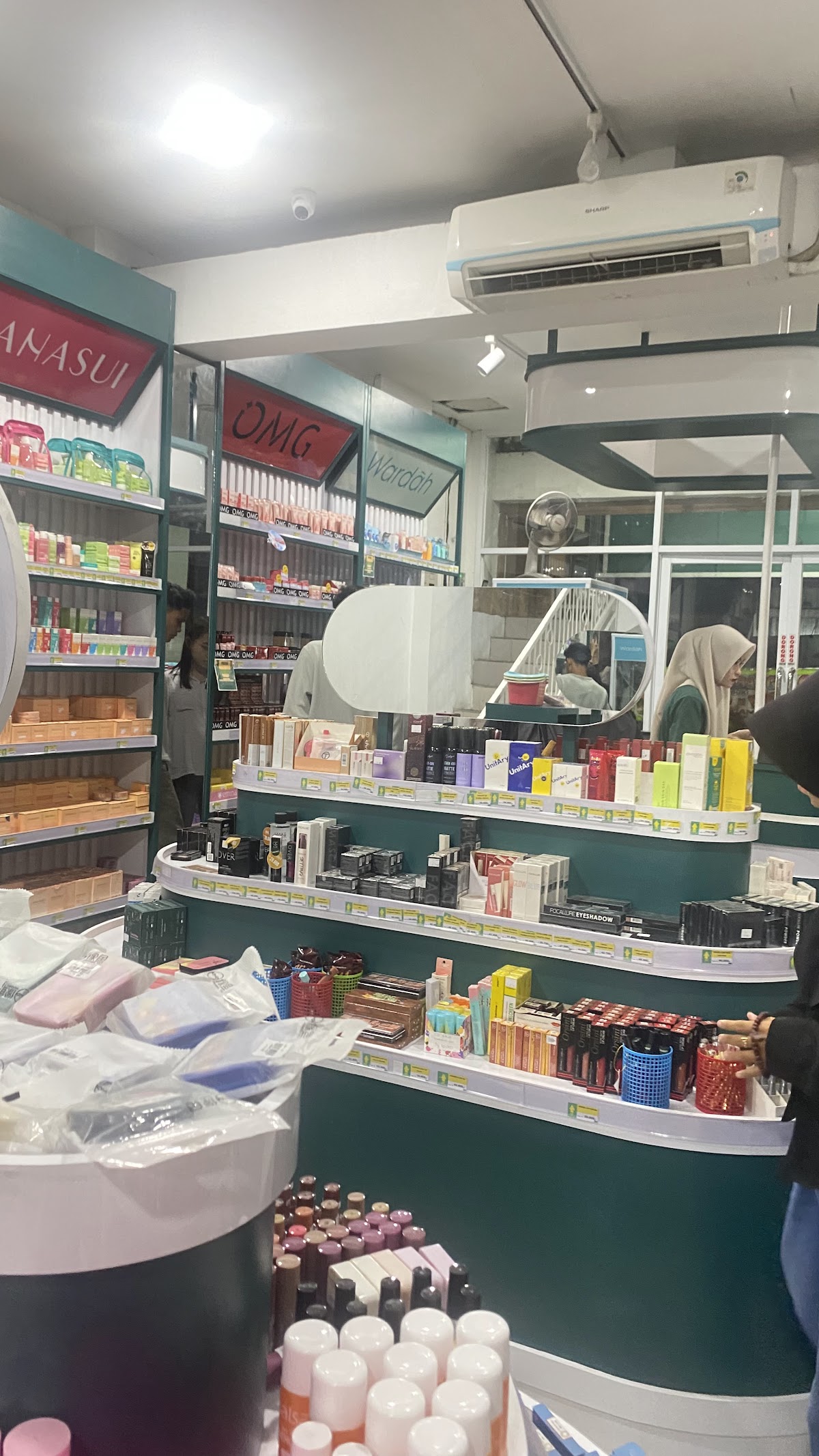 Toko Kosmetik Adora