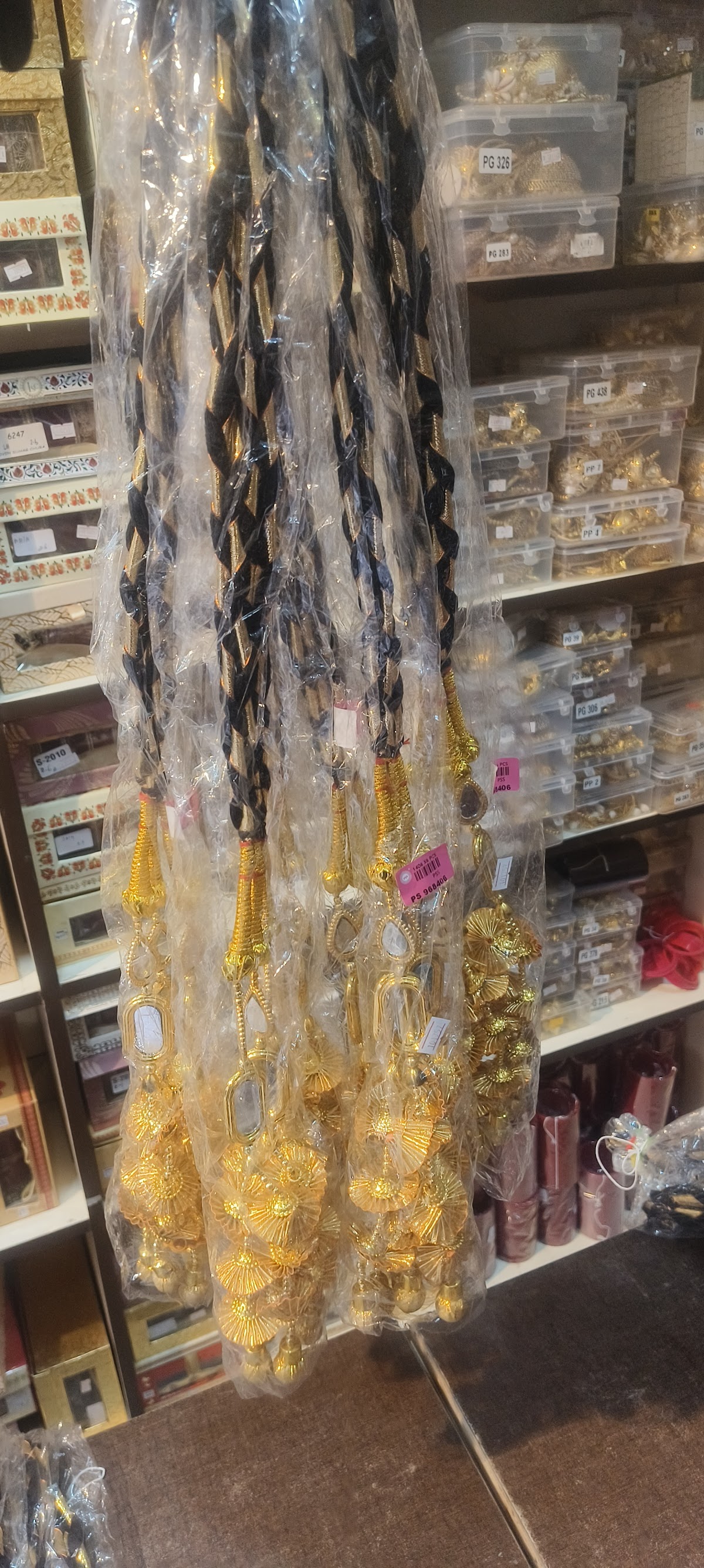 Tandon Jewellery And Cosmetics Store
