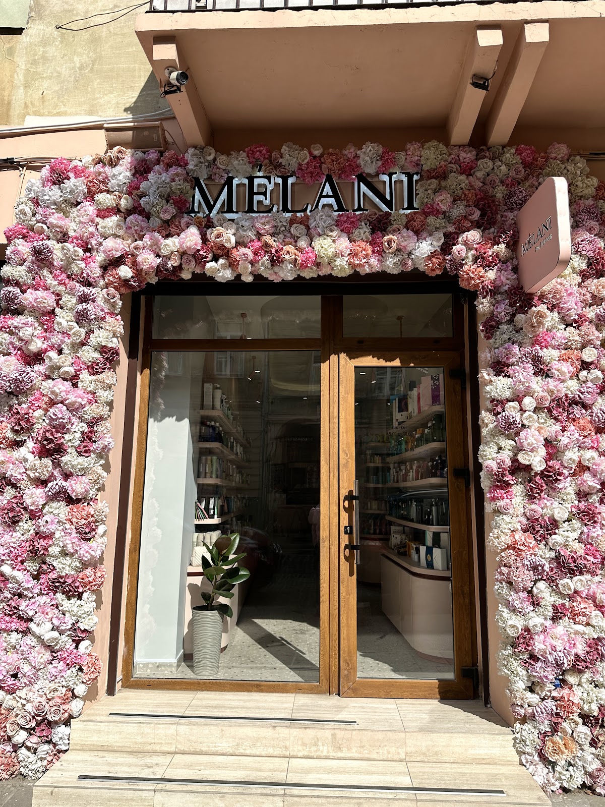 MELANI multybrendovyi mahazyn kosmetyky