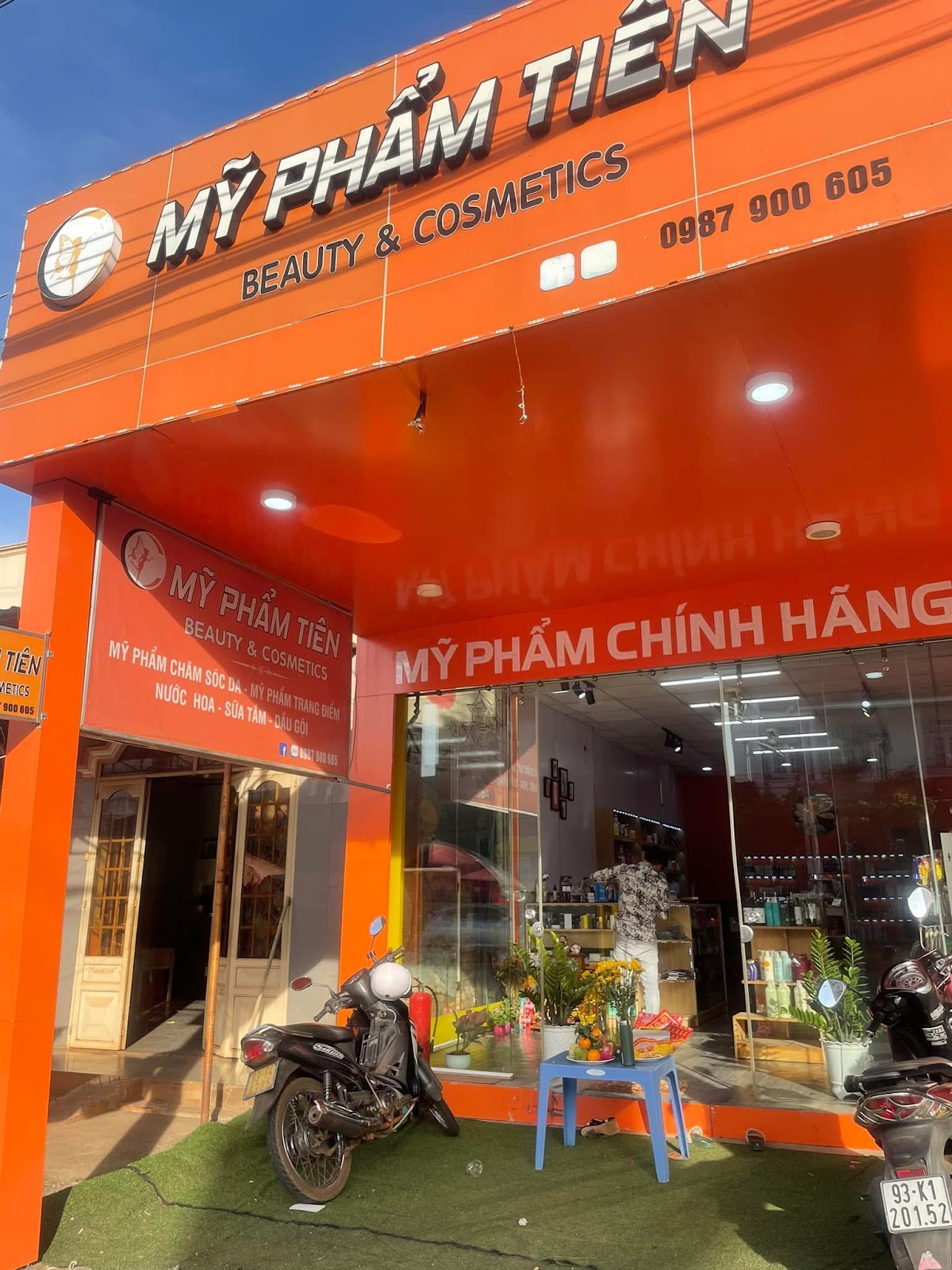 Cosmetics Store Mrs Tien