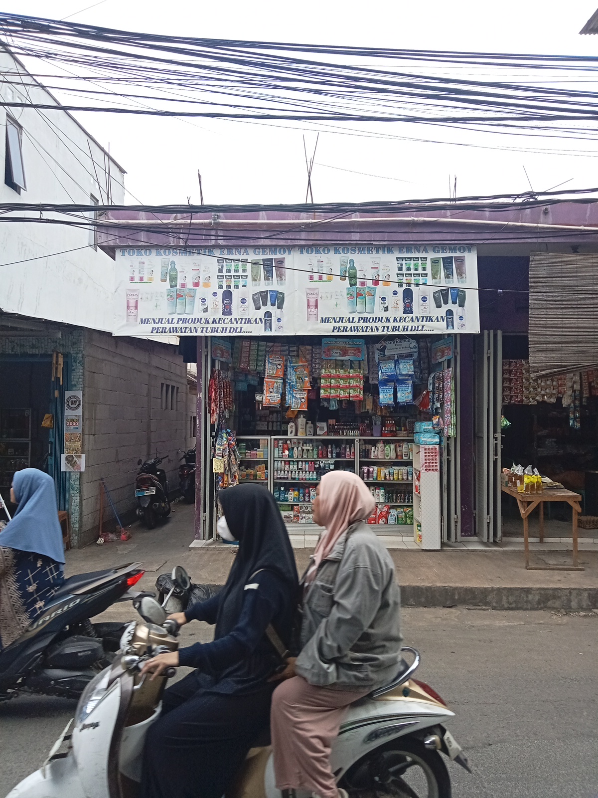 Toko Kosmetik Erna Gemoy