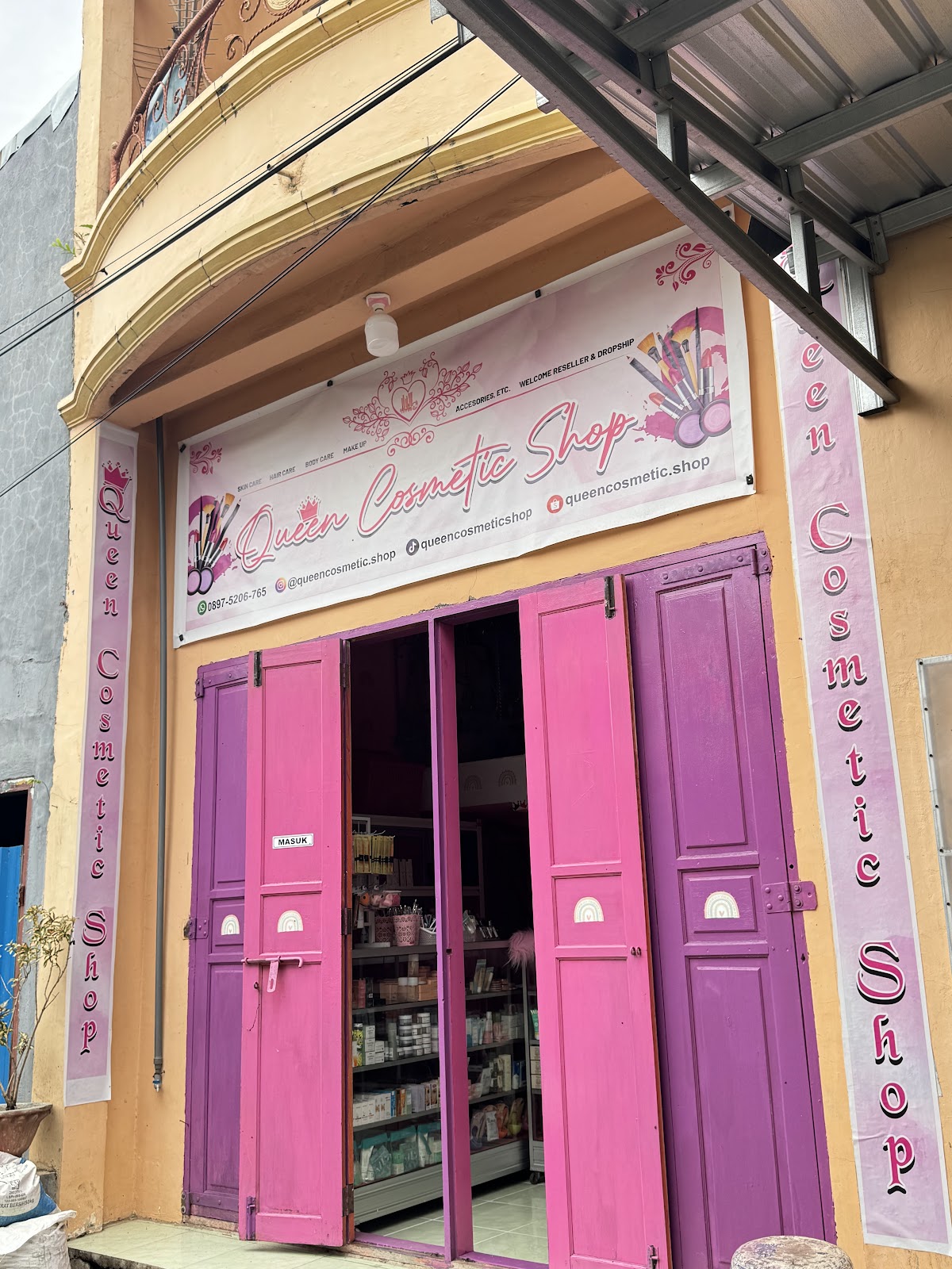 Queen Cosmetic Shop