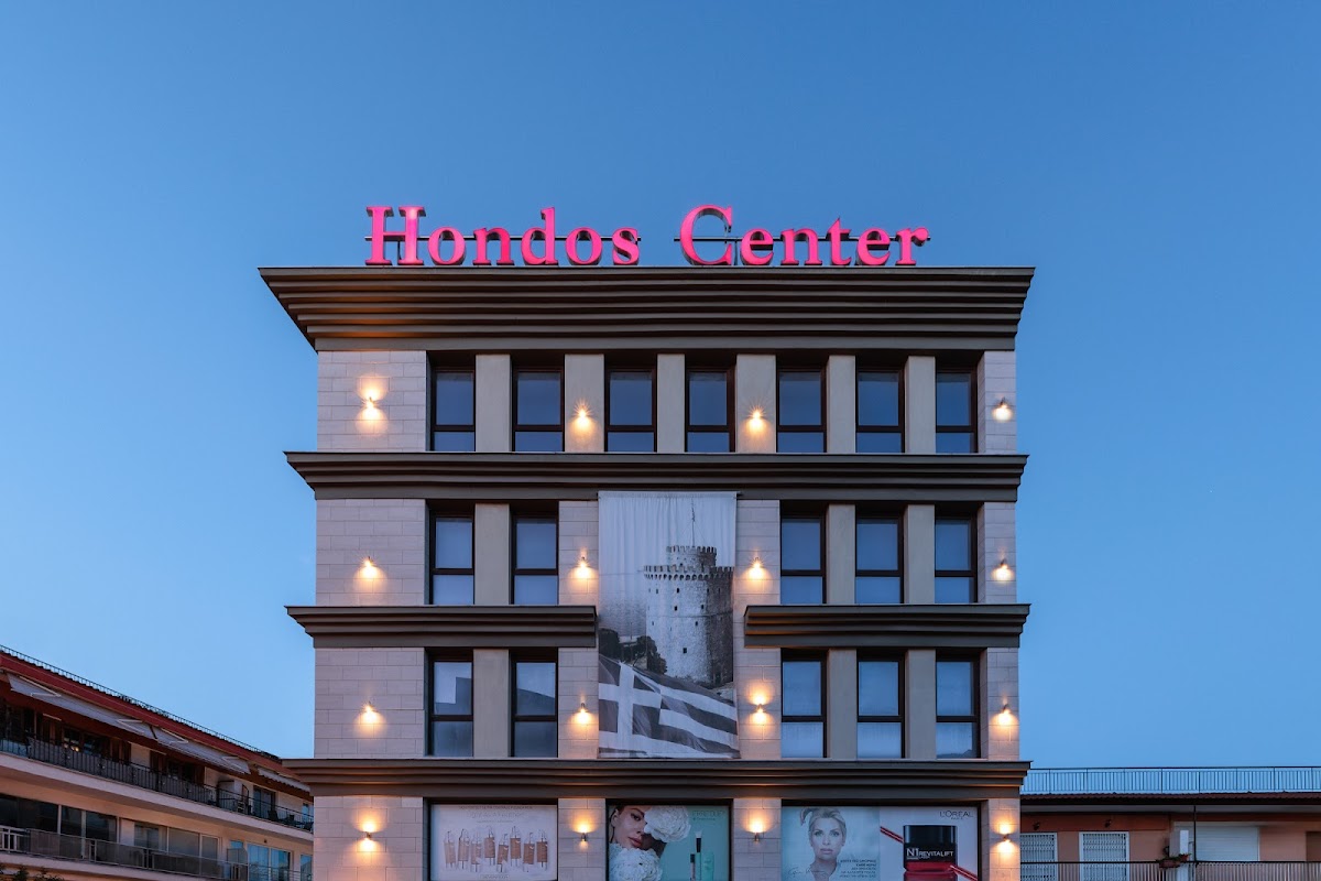 Hondos Center