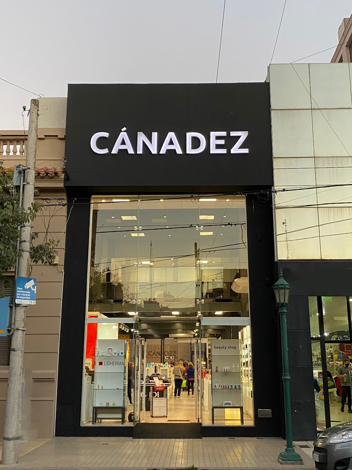 Canadez Beauty Shop