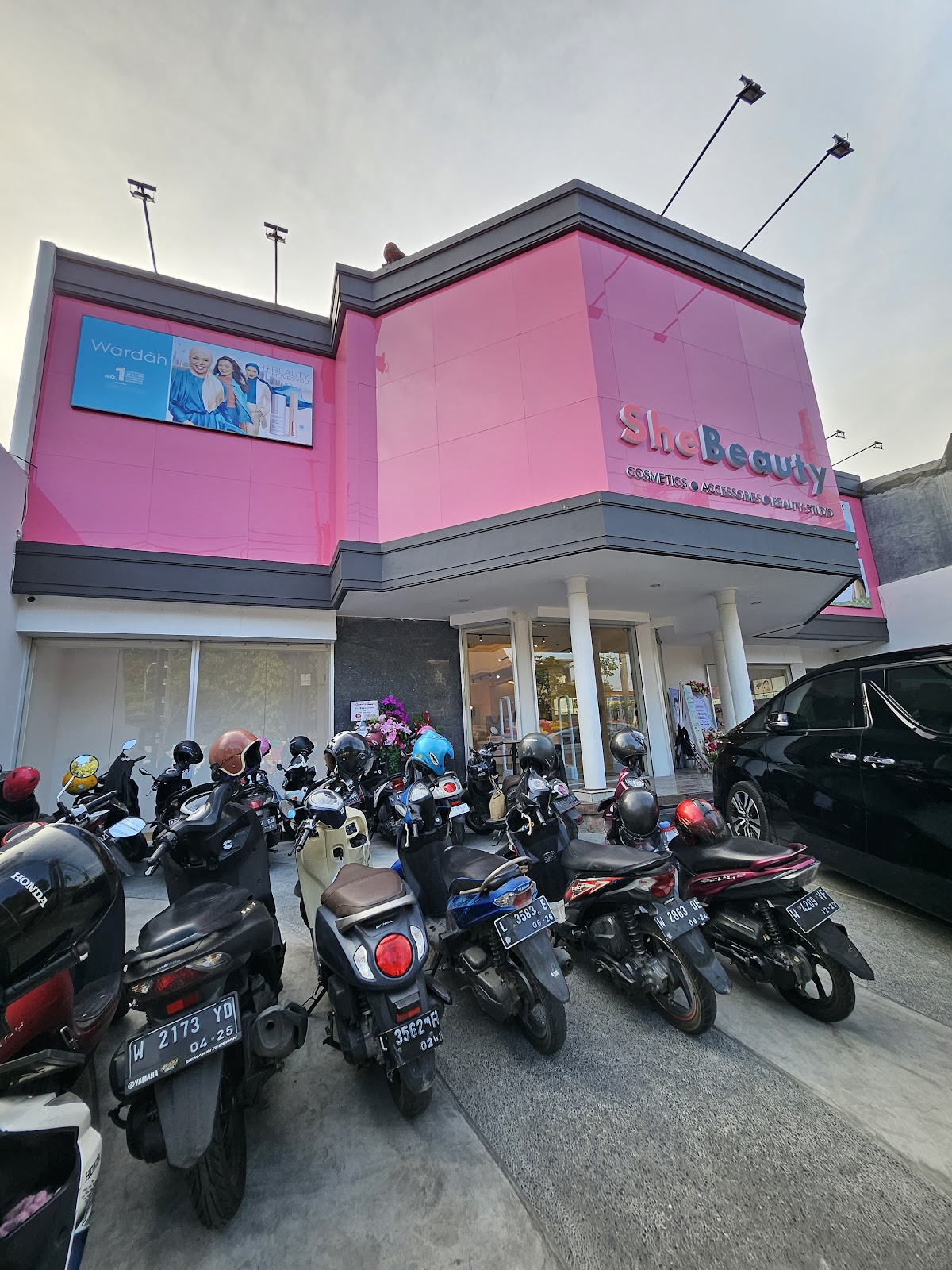 She Beauty Cosmetics store