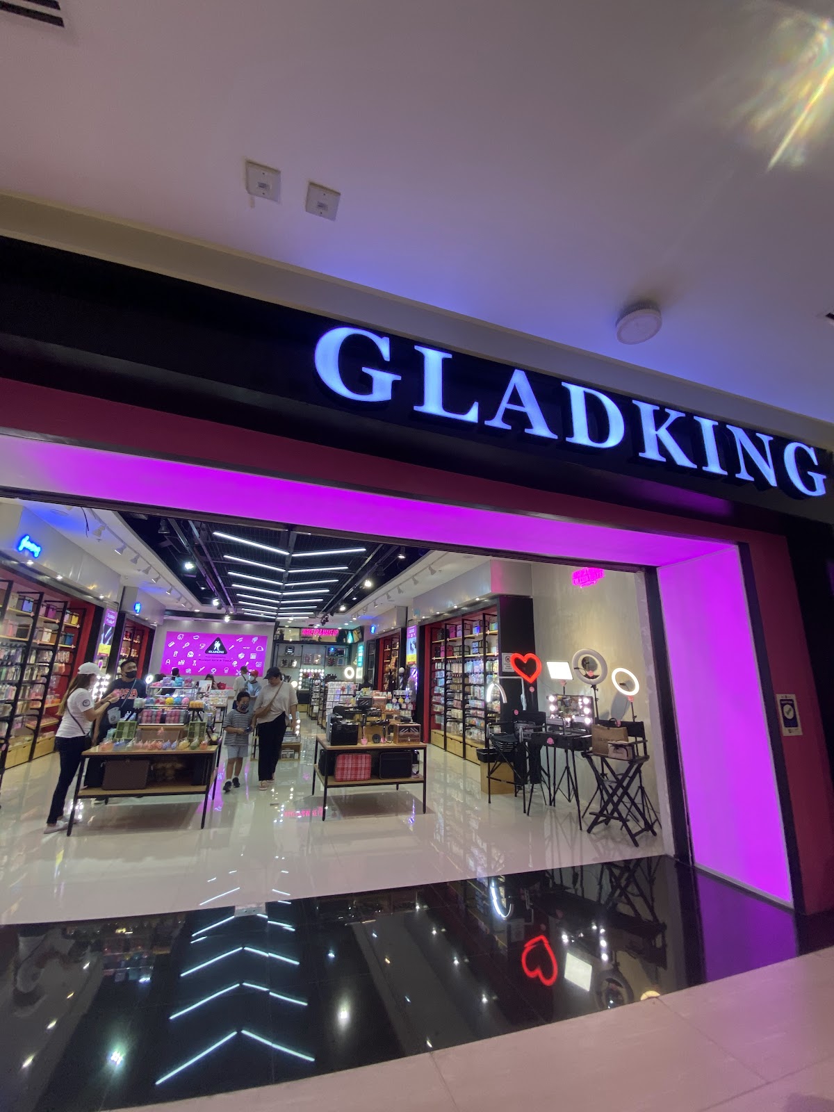 Gladking - Ayala Manila Bay