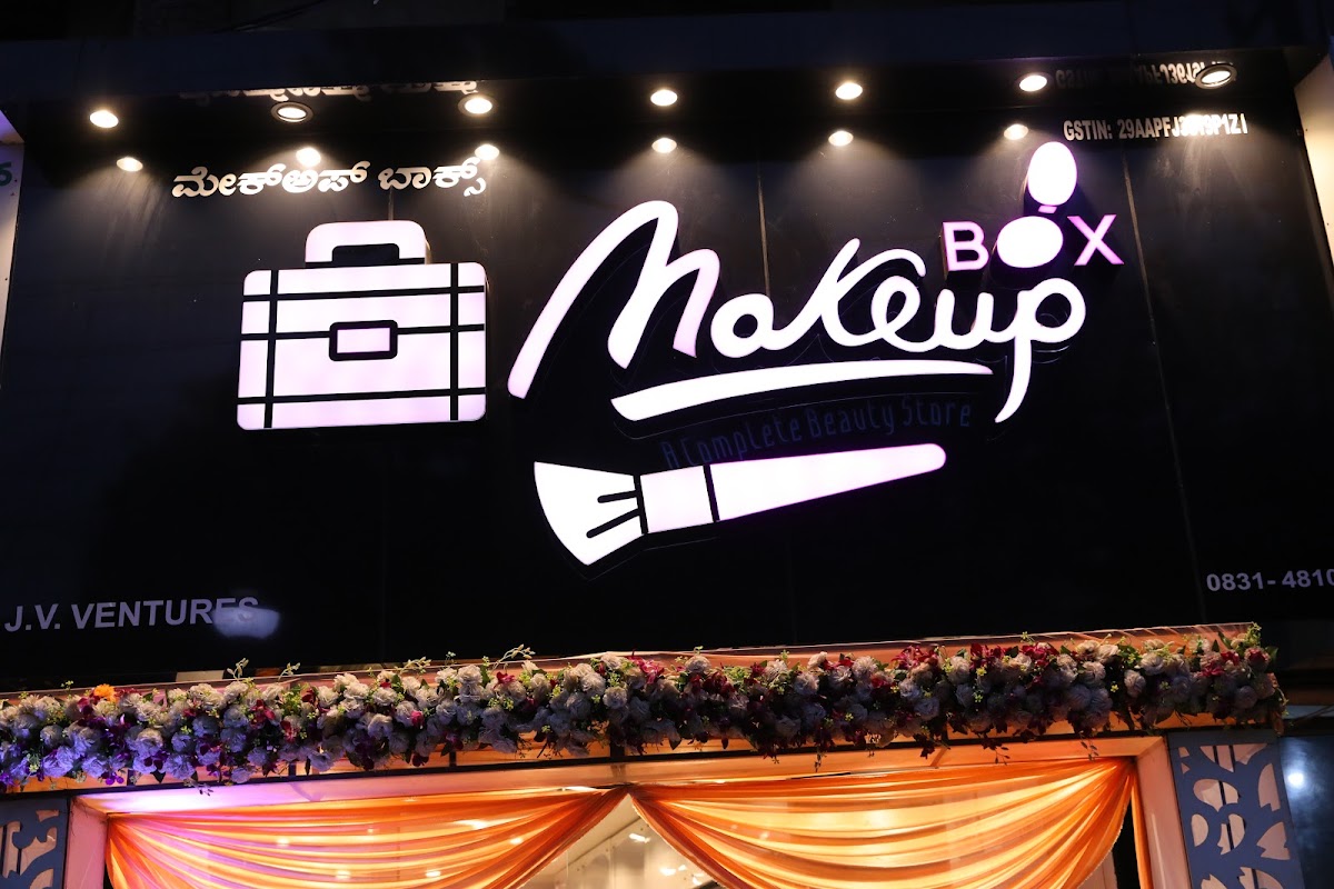 Make Up Box