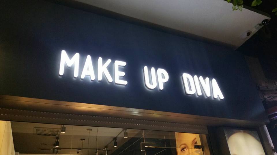 MAKE UP DIVA