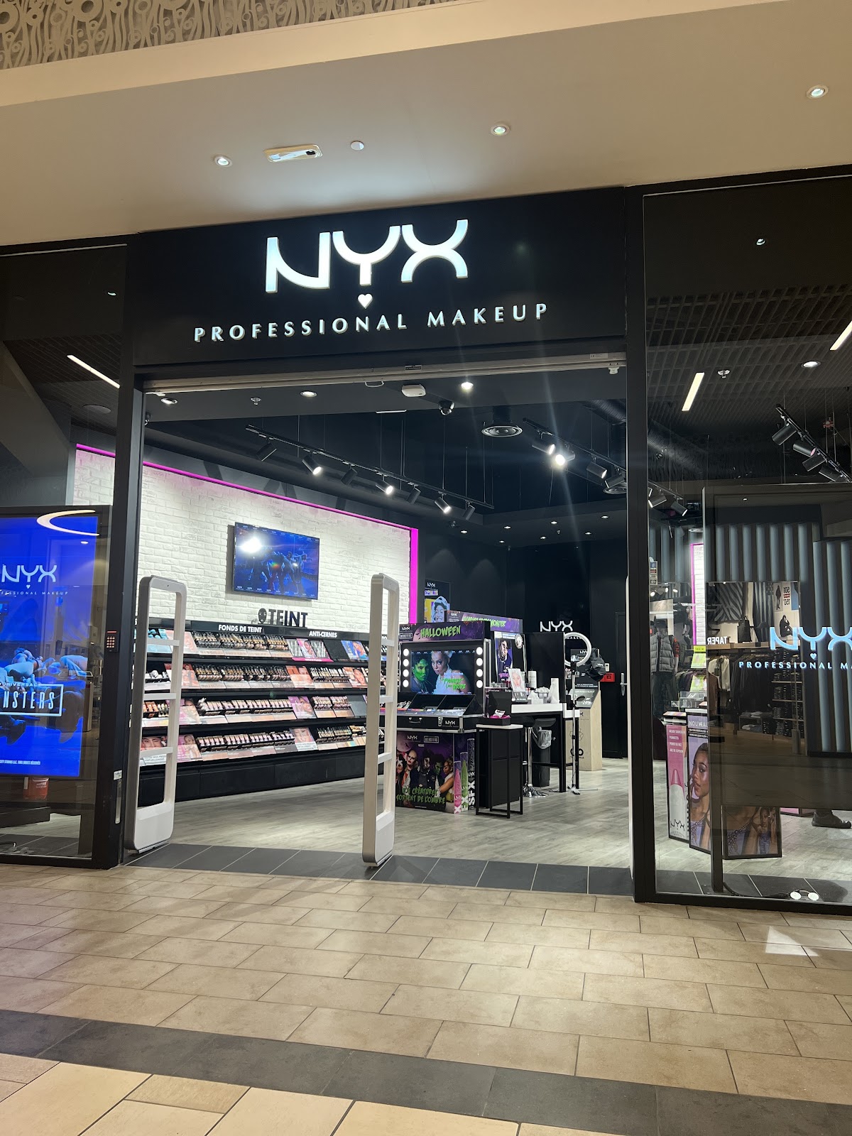 NYX Professional Makeup - Bordeaux Lac